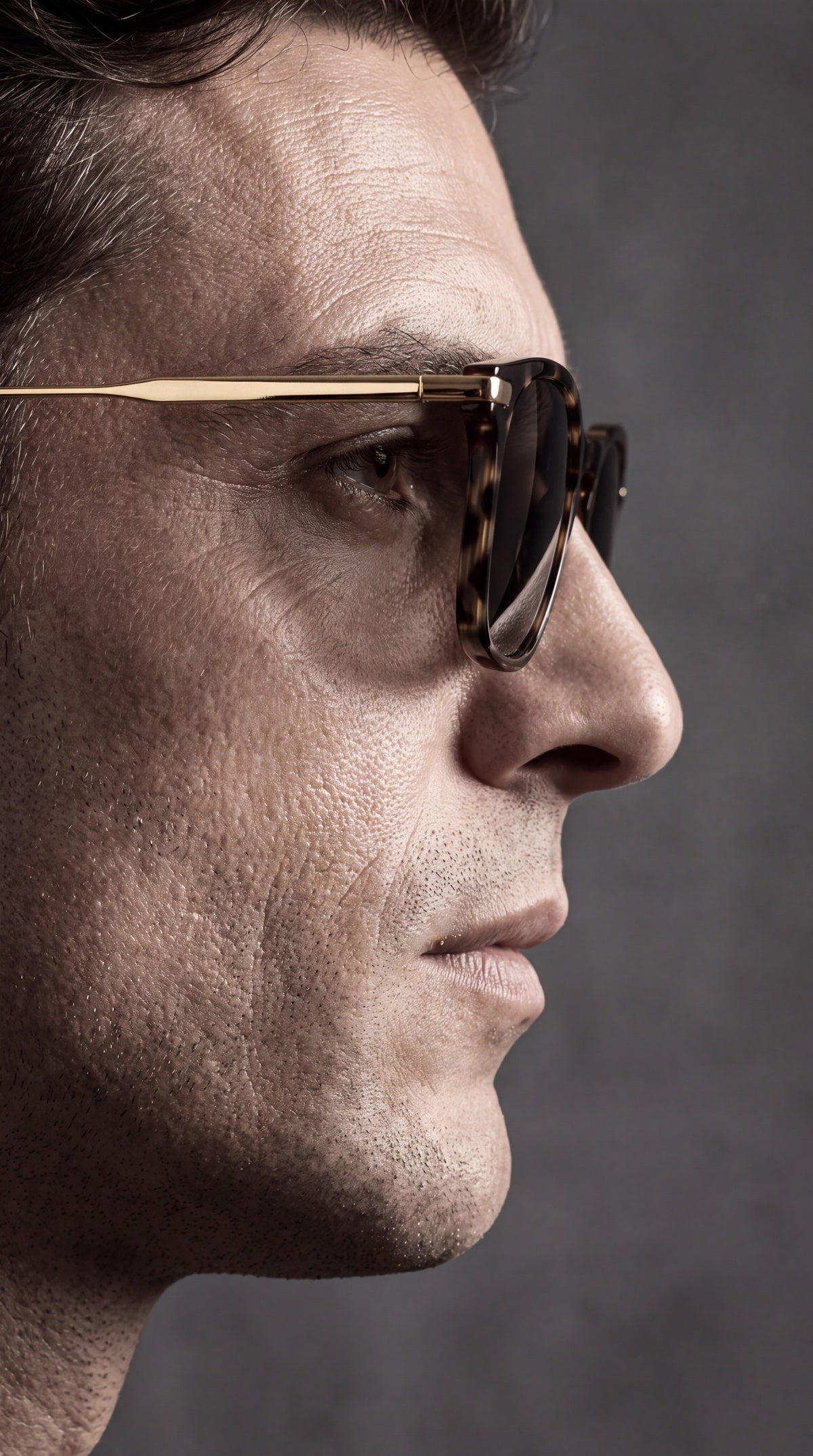 Mann im Profil mit Sonnenbrille – LUX MENOR Sonnenbrillen