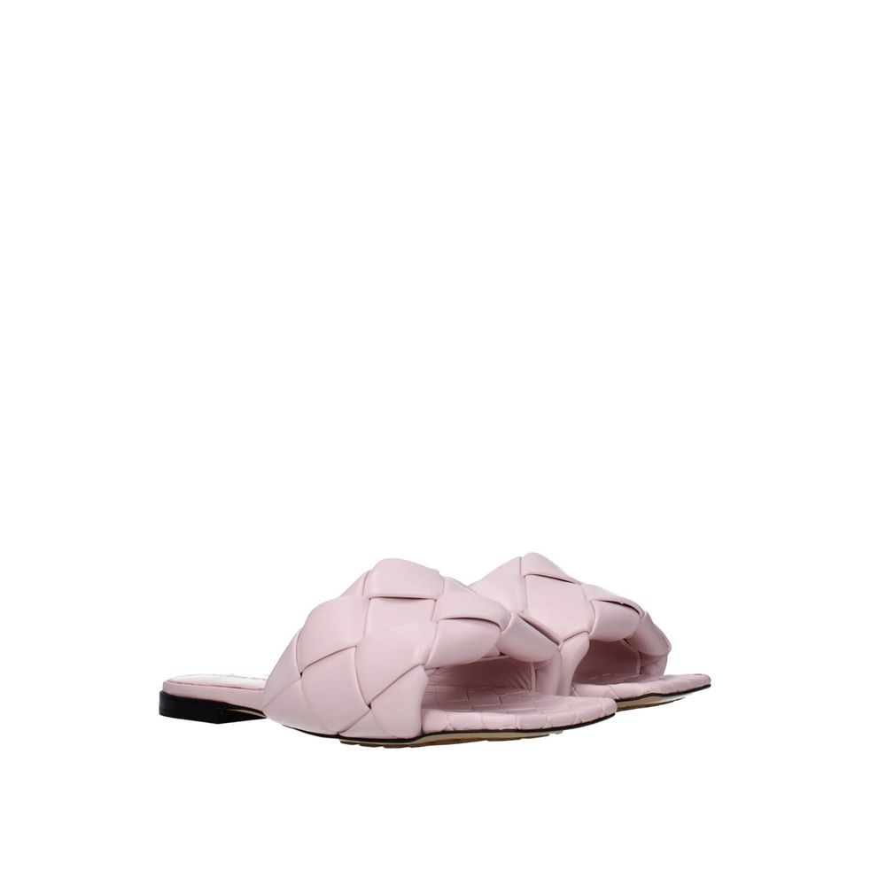 Mehrfarbige flache Sandalen aus Kalbsleder