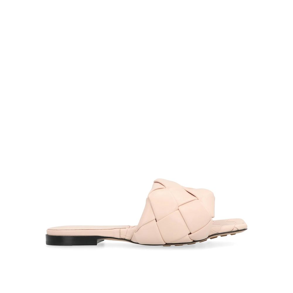 Mehrfarbige flache Ledersandalen