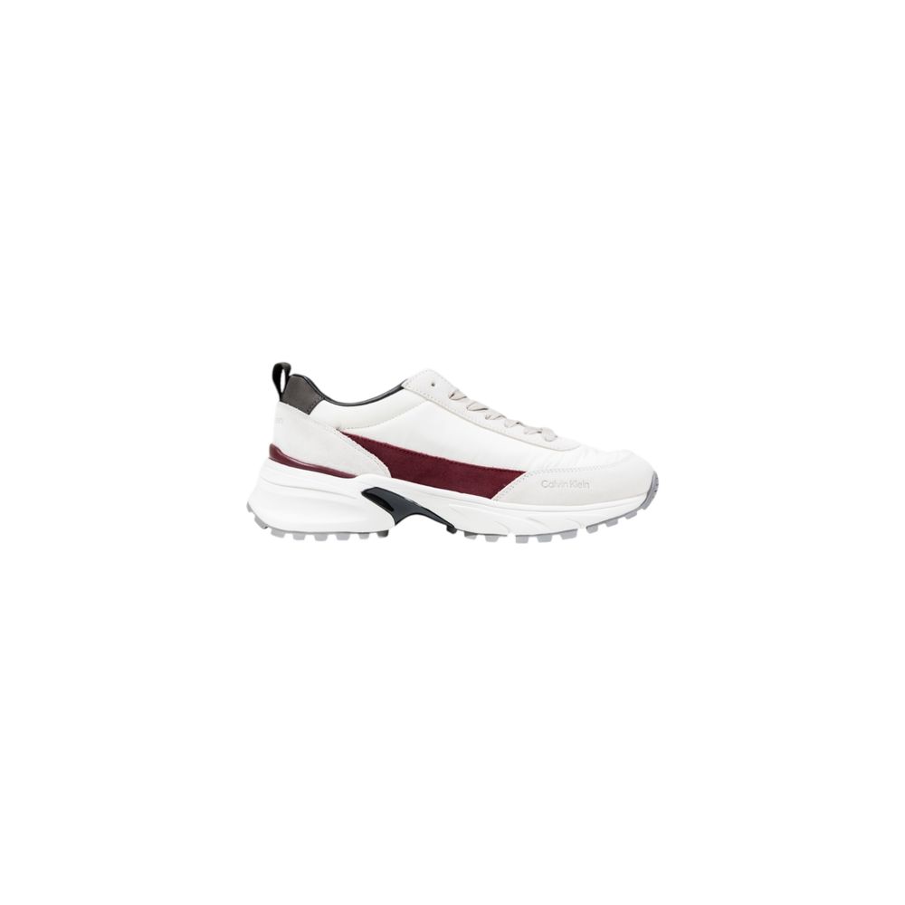Cremefarbene Wildleder-Sneaker mit klobiger Sohle