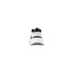 Cremefarbene Wildleder-Sneaker mit klobiger Sohle