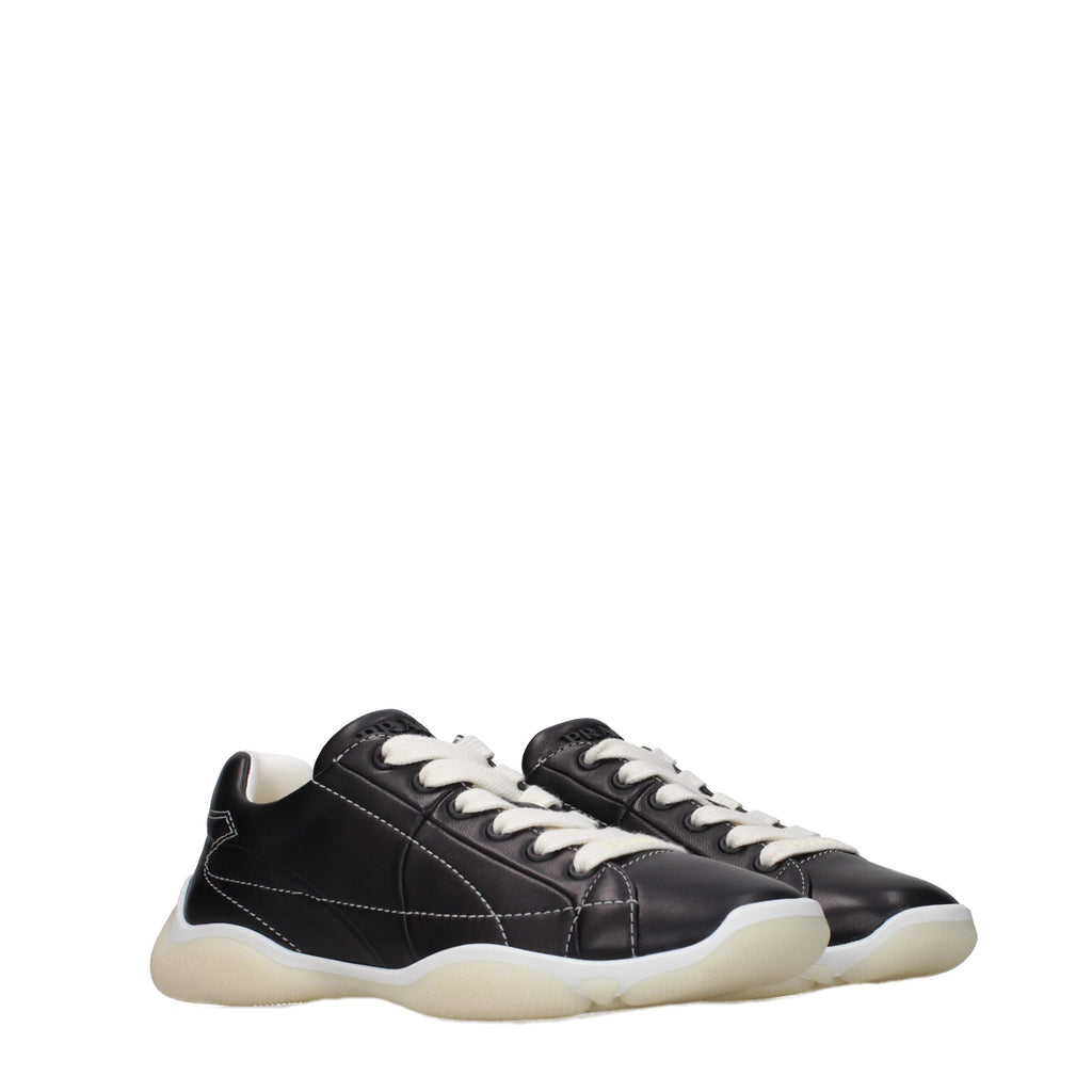 Schwarze Leder-Sneakers