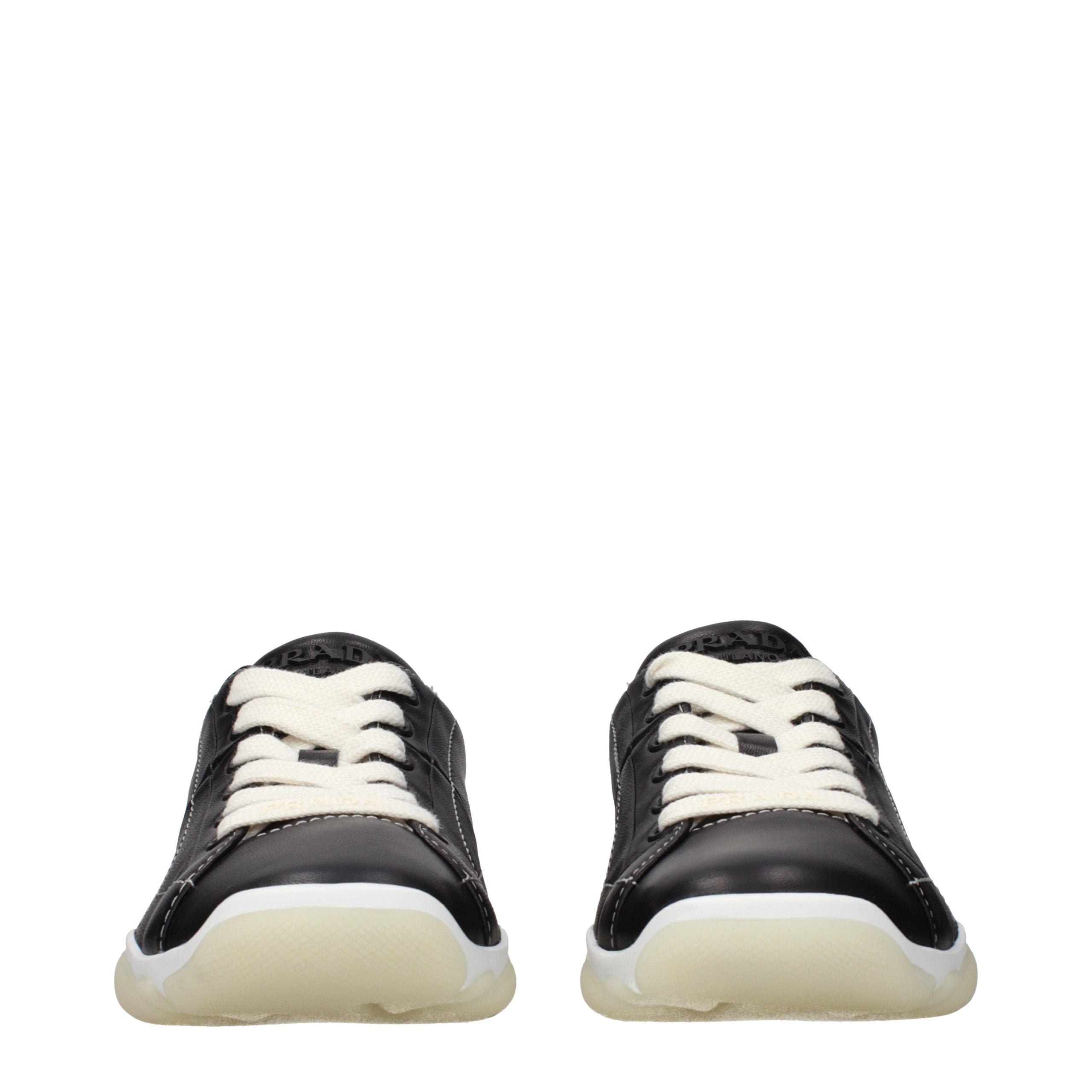 Schwarze Leder-Sneakers