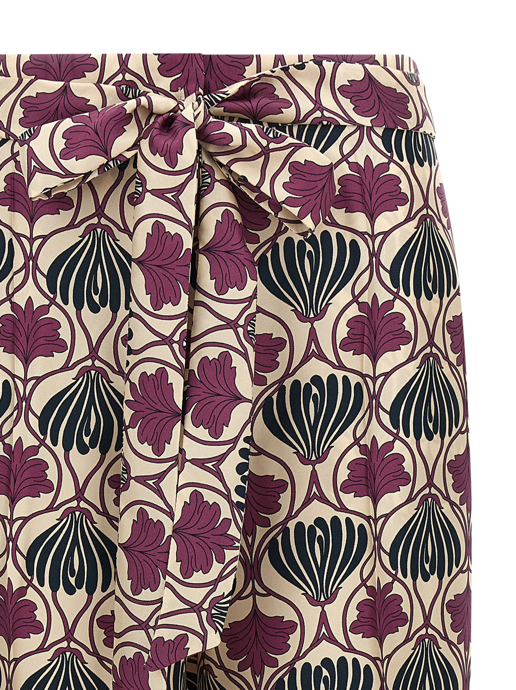 Lila Seidenhose
