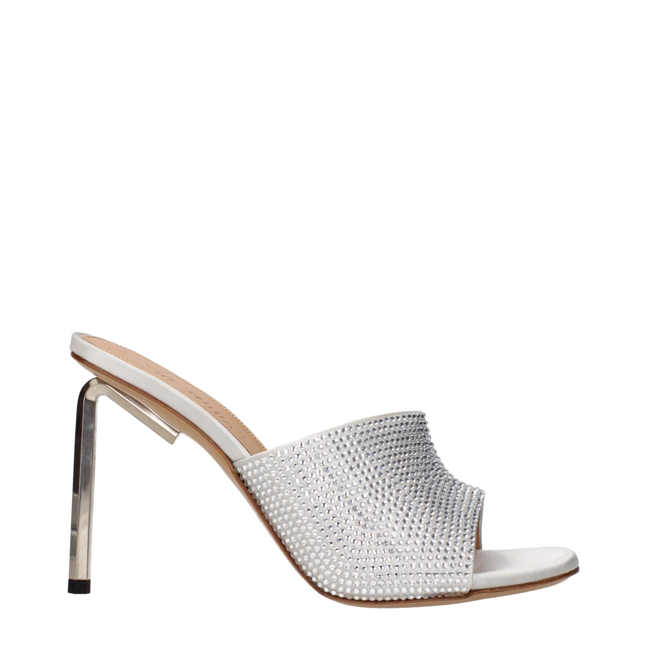 Silberne Satin-Stilettosandalen