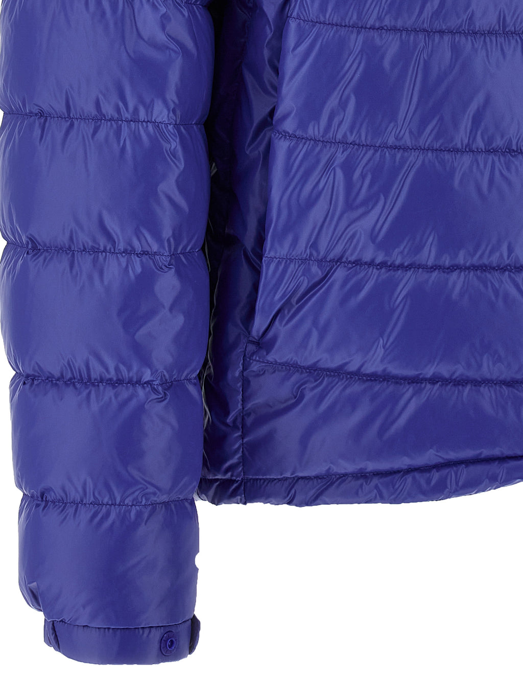 Blaue Polyamid-Jacke in voller Länge