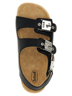 Schwarze flache Sandalen aus Leder 318341