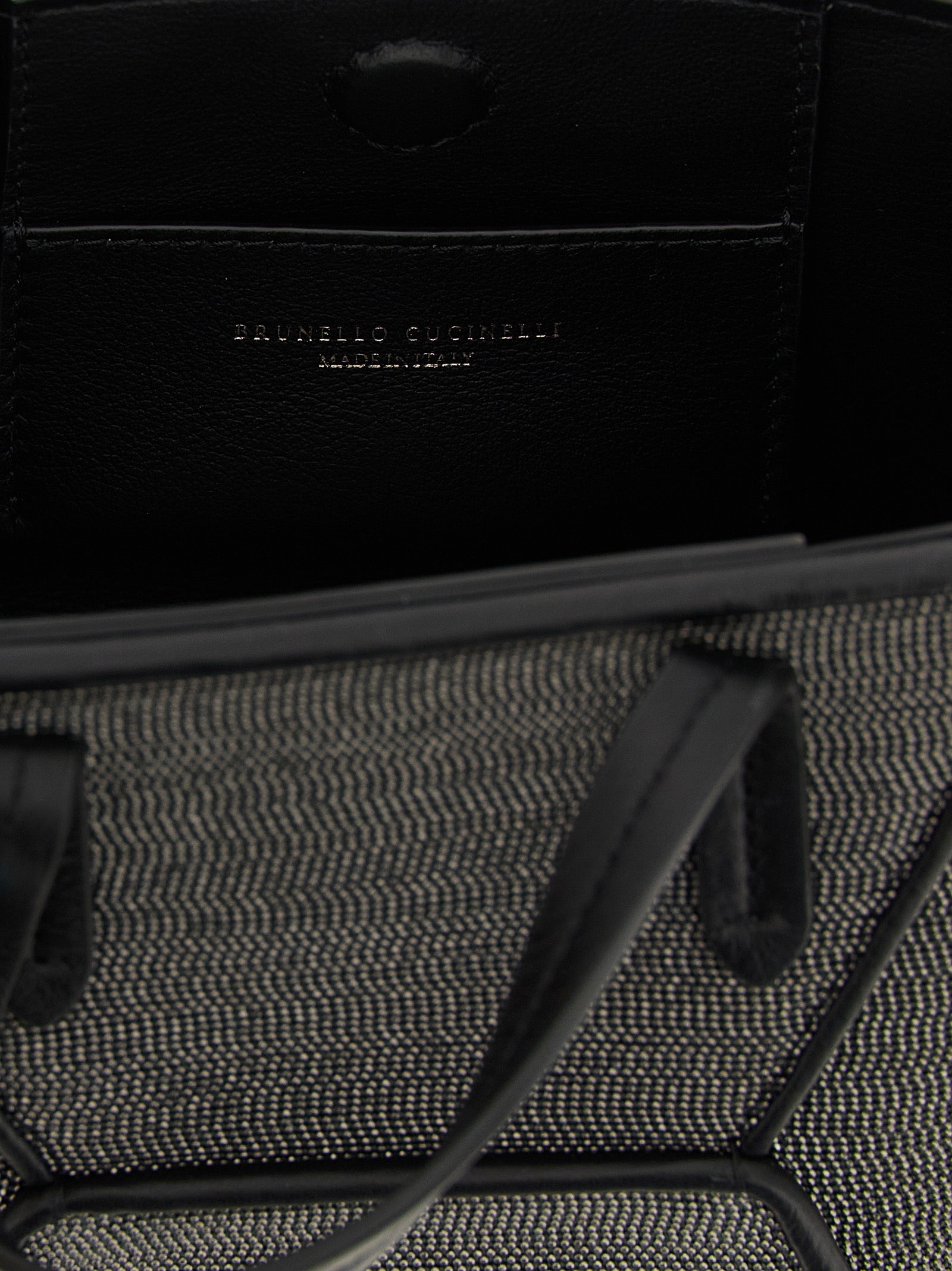 Schwarze Handtasche aus Messing
