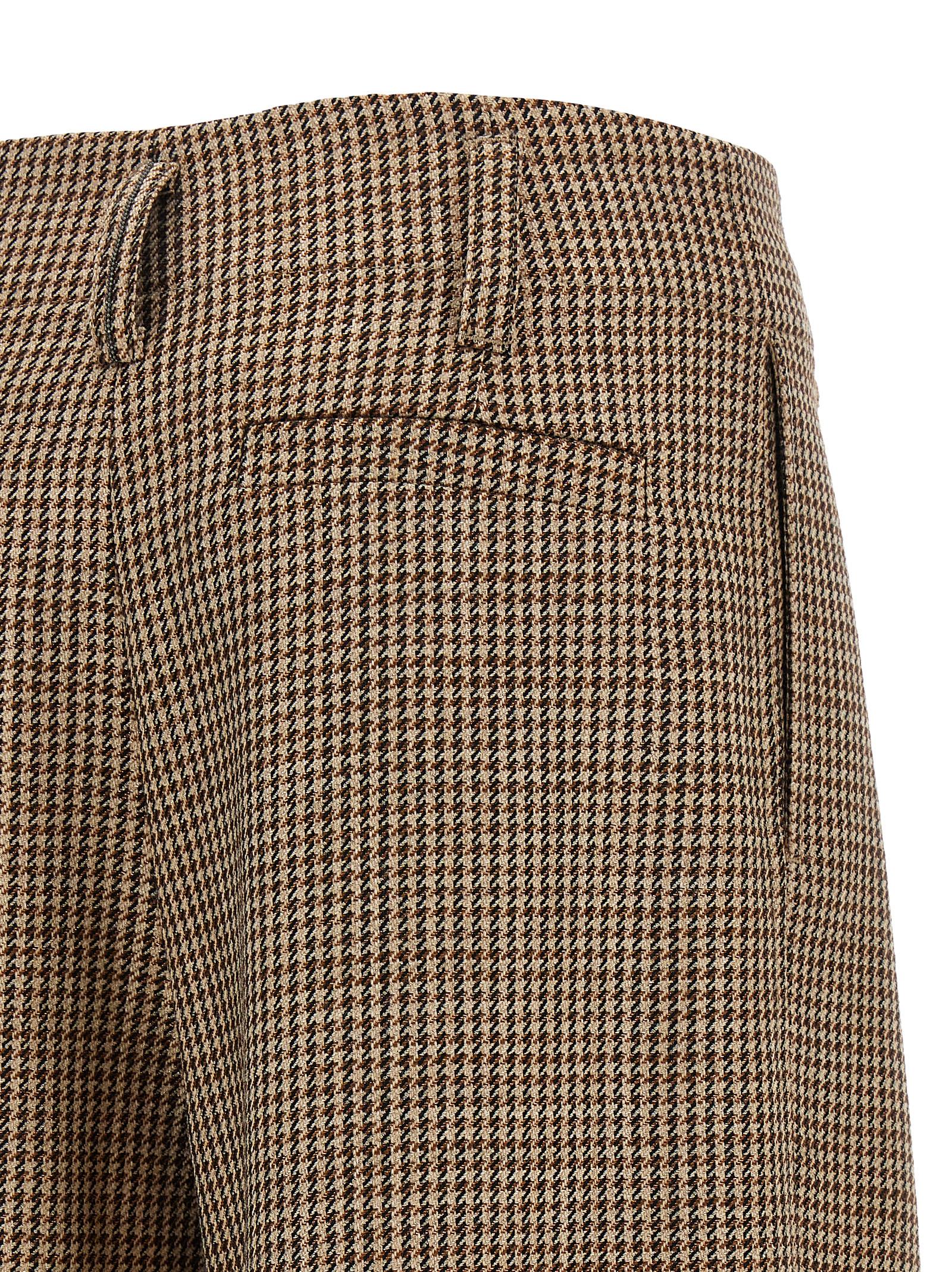 Braune Hose aus reiner Schurwolle mit ausgestelltem Bein