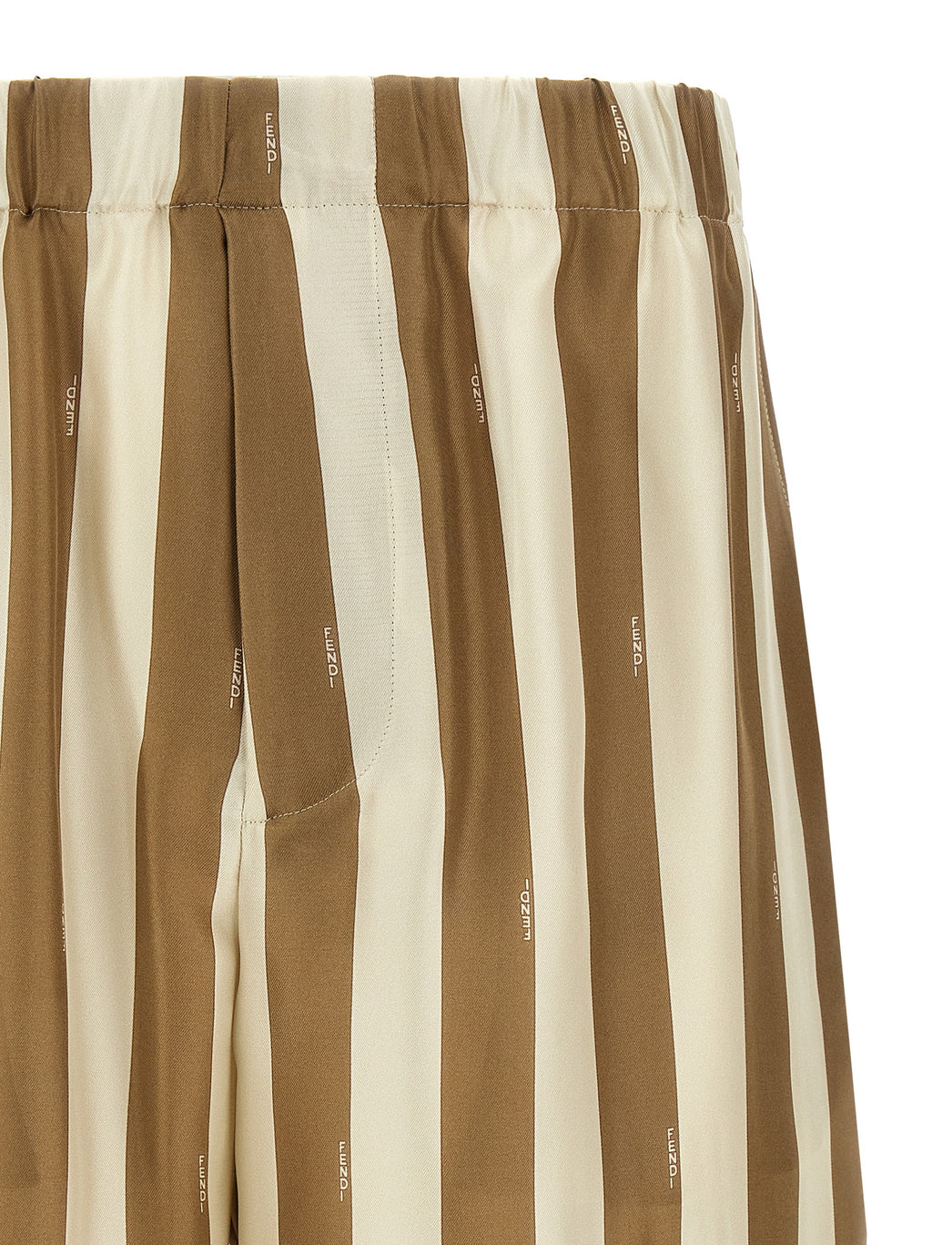 Beige Seiden-Bermuda-Shorts