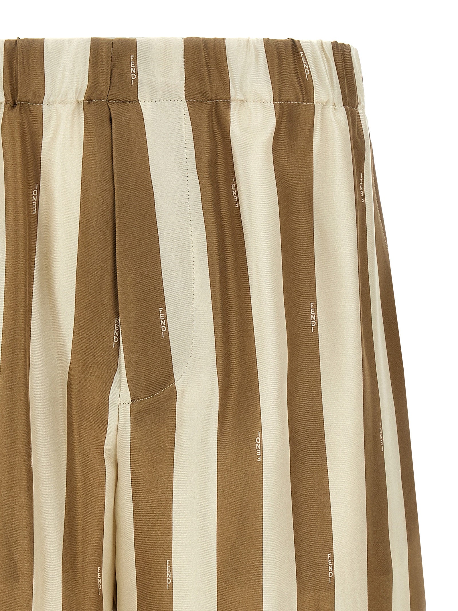 Beige Seiden-Bermuda-Shorts
