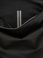 Schwarze Kalbsleder-Schultertasche
