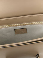 Beigefarbene Kalbshaut Schultertasche