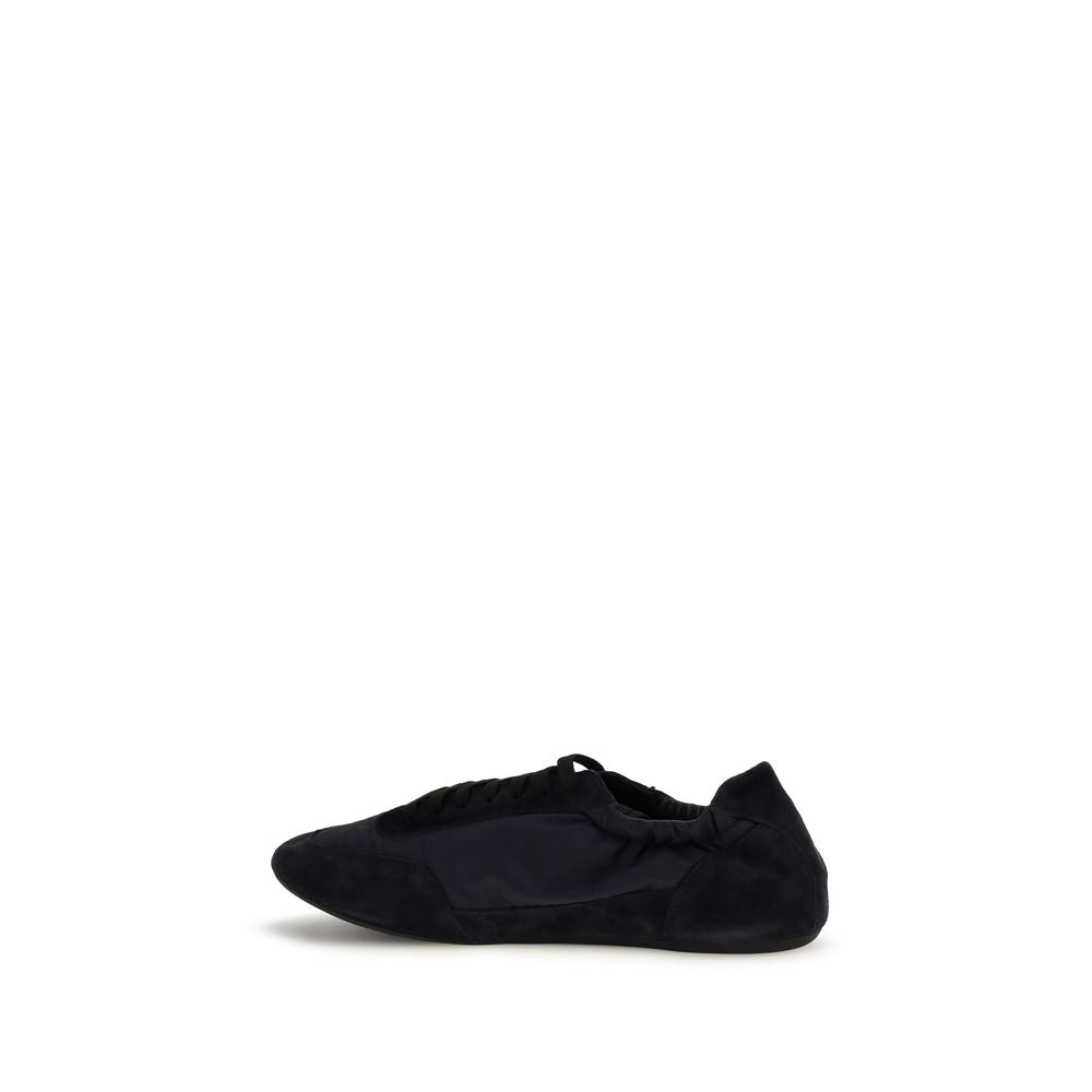 Blaue Gummisport-Sneaker
