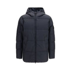 Blaue Daunenjacke in voller Länge