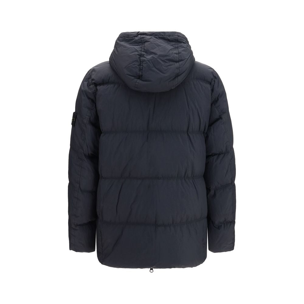 Blaue Daunenjacke in voller Länge