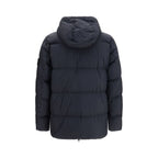 Blaue Daunenjacke in voller Länge