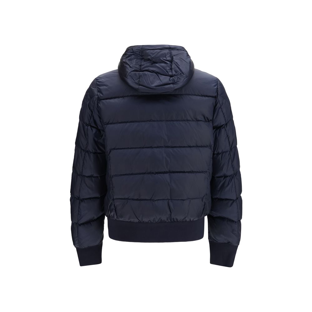 Blaue Daunenjacke in voller Länge