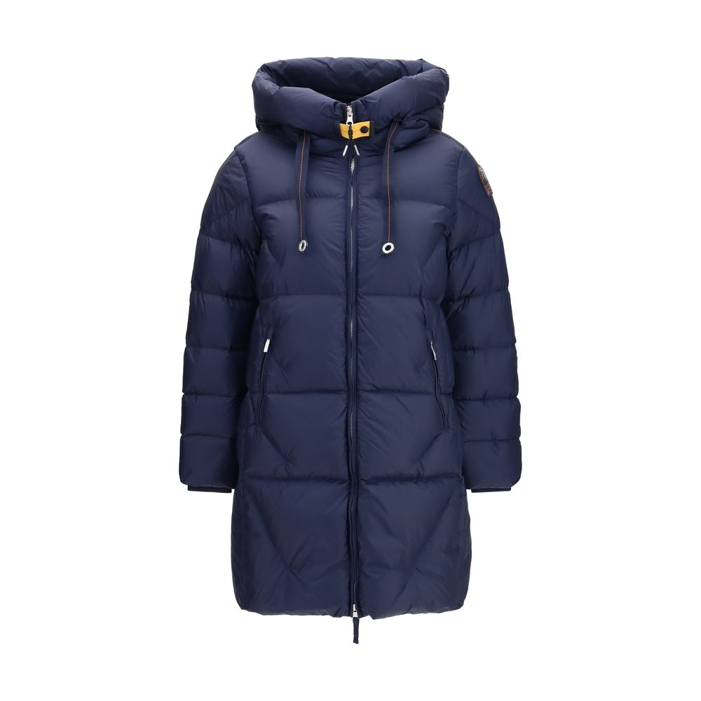 Blaue Daunenjacke in voller Länge