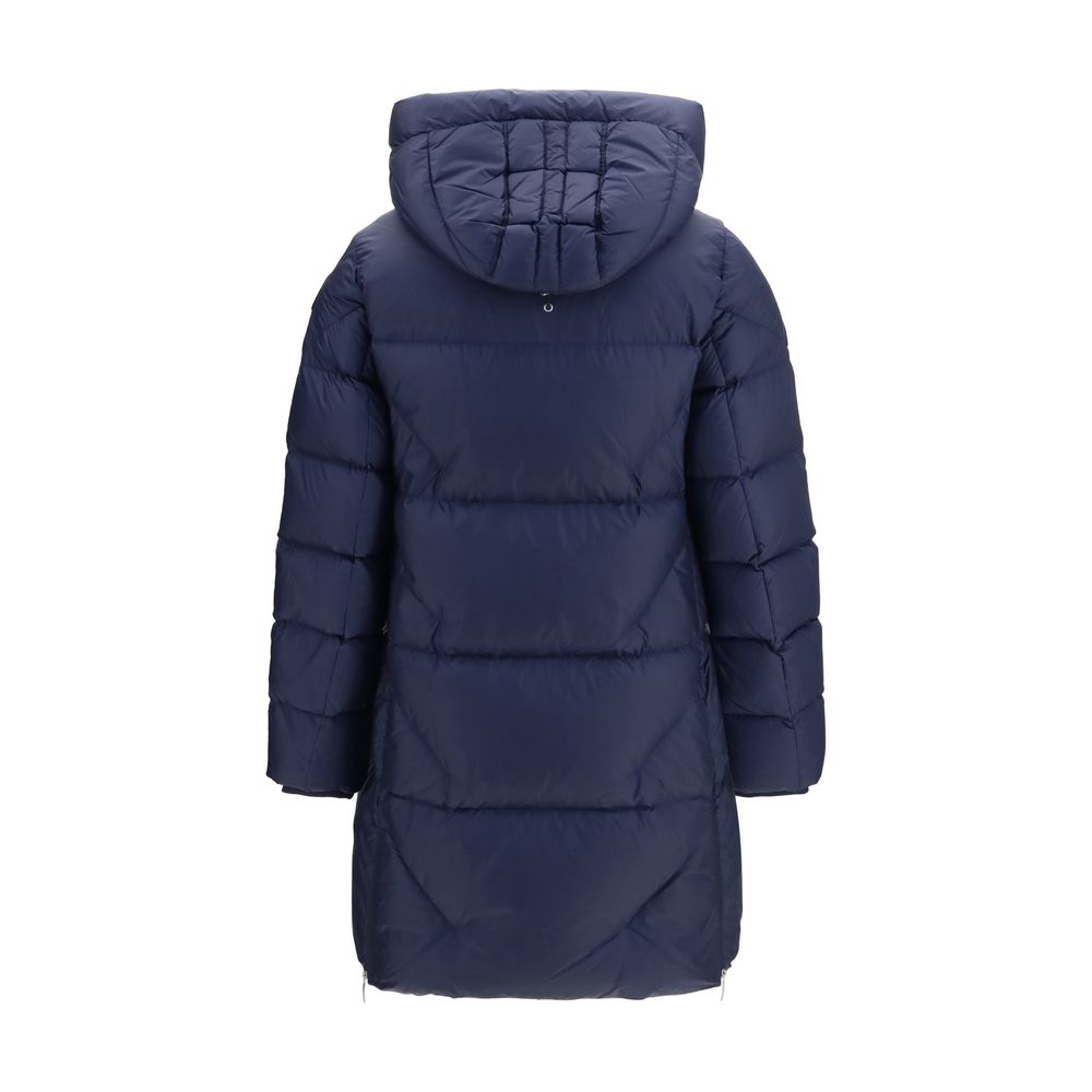 Blaue Daunenjacke in voller Länge