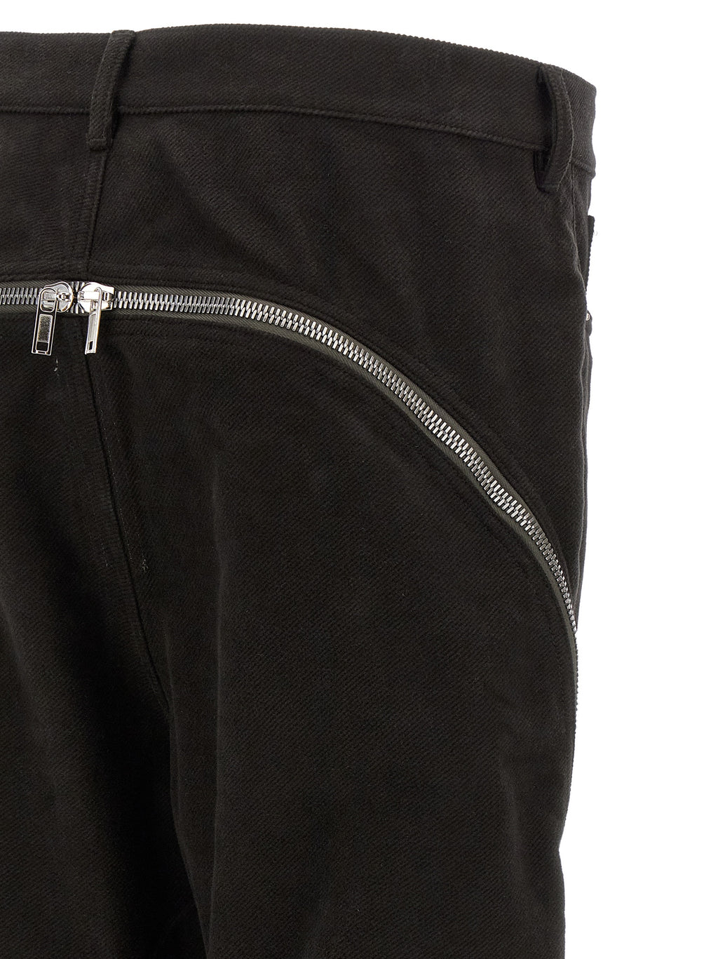 Schwarze Baumwollhose mit ausgestelltem Bein
