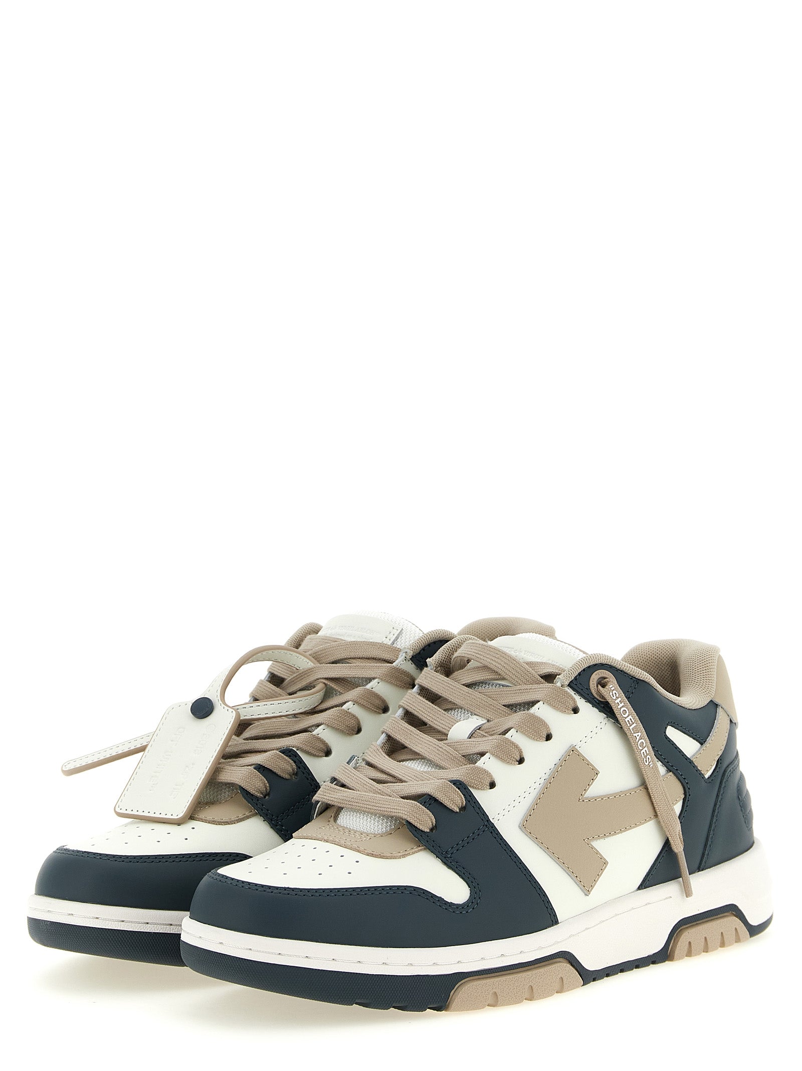 Weiß-blaue Sneaker mit Pfeilmuster
