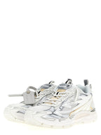 Weiße Sneaker aus Polyethylen