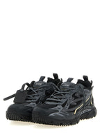 Schwarze Sneaker aus Polyethylen