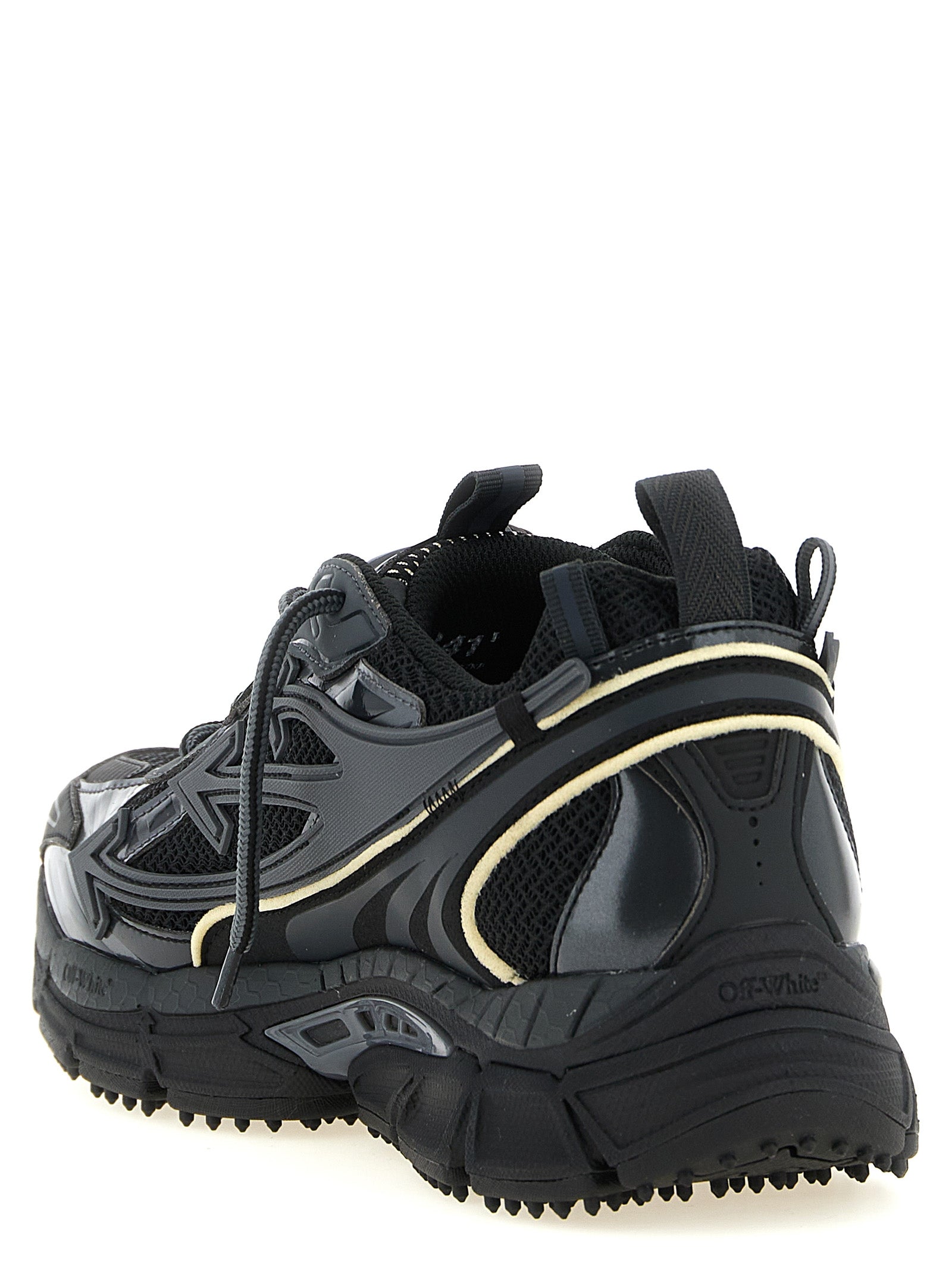 Schwarze Sneaker aus Polyethylen
