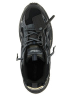 Schwarze Sneaker aus Polyethylen