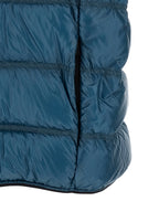 Blaue Polyamid-Jacke in voller Länge