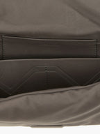 Graue Clutch aus Kalbsleder