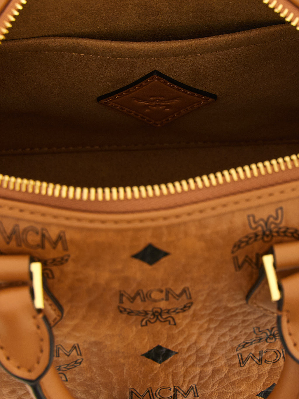 Braune Handtasche aus Polyethylen