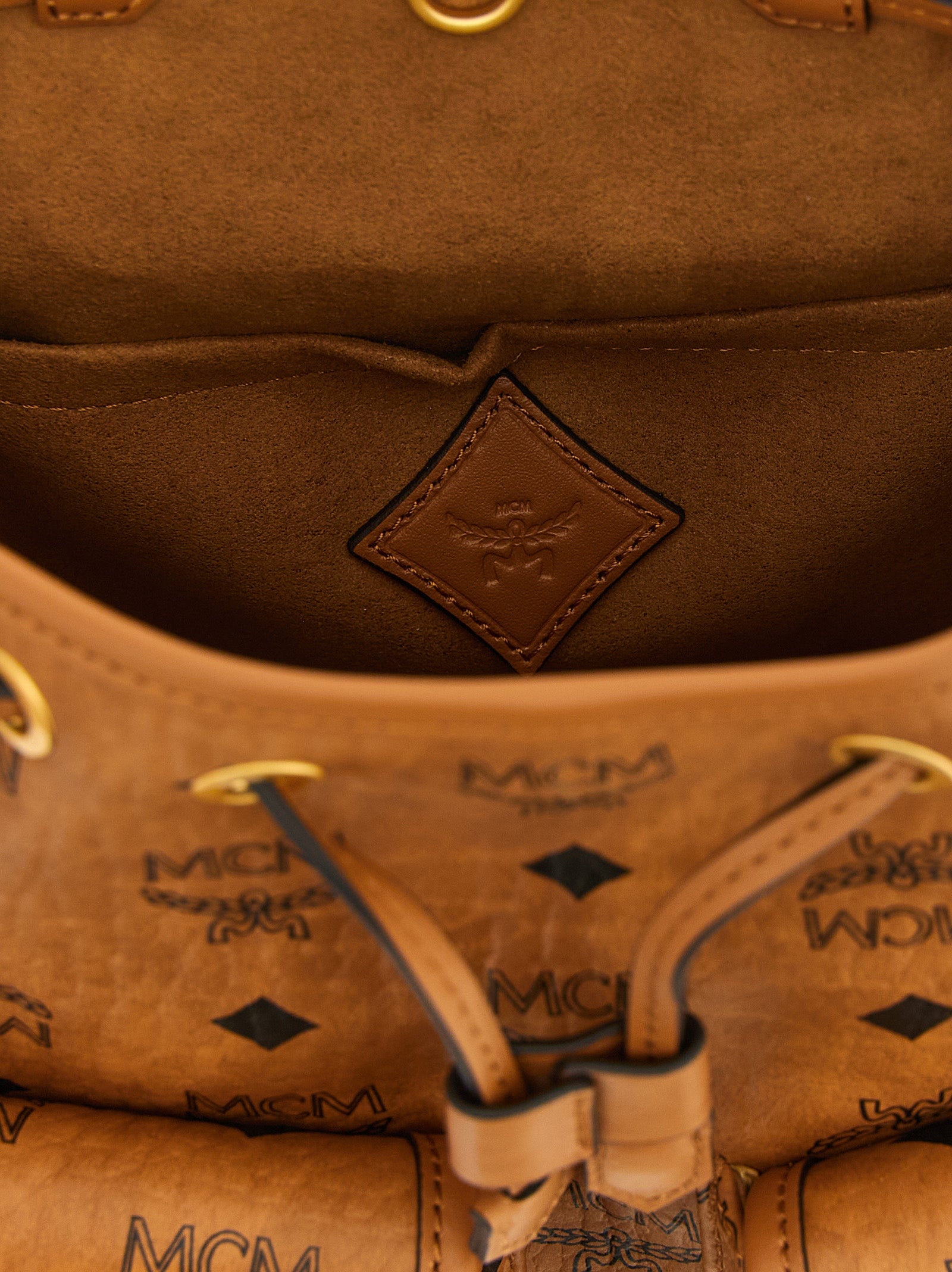 Brauner Rucksack aus Polyethylen