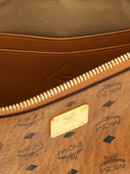 Braune Clutch aus Polyurethan