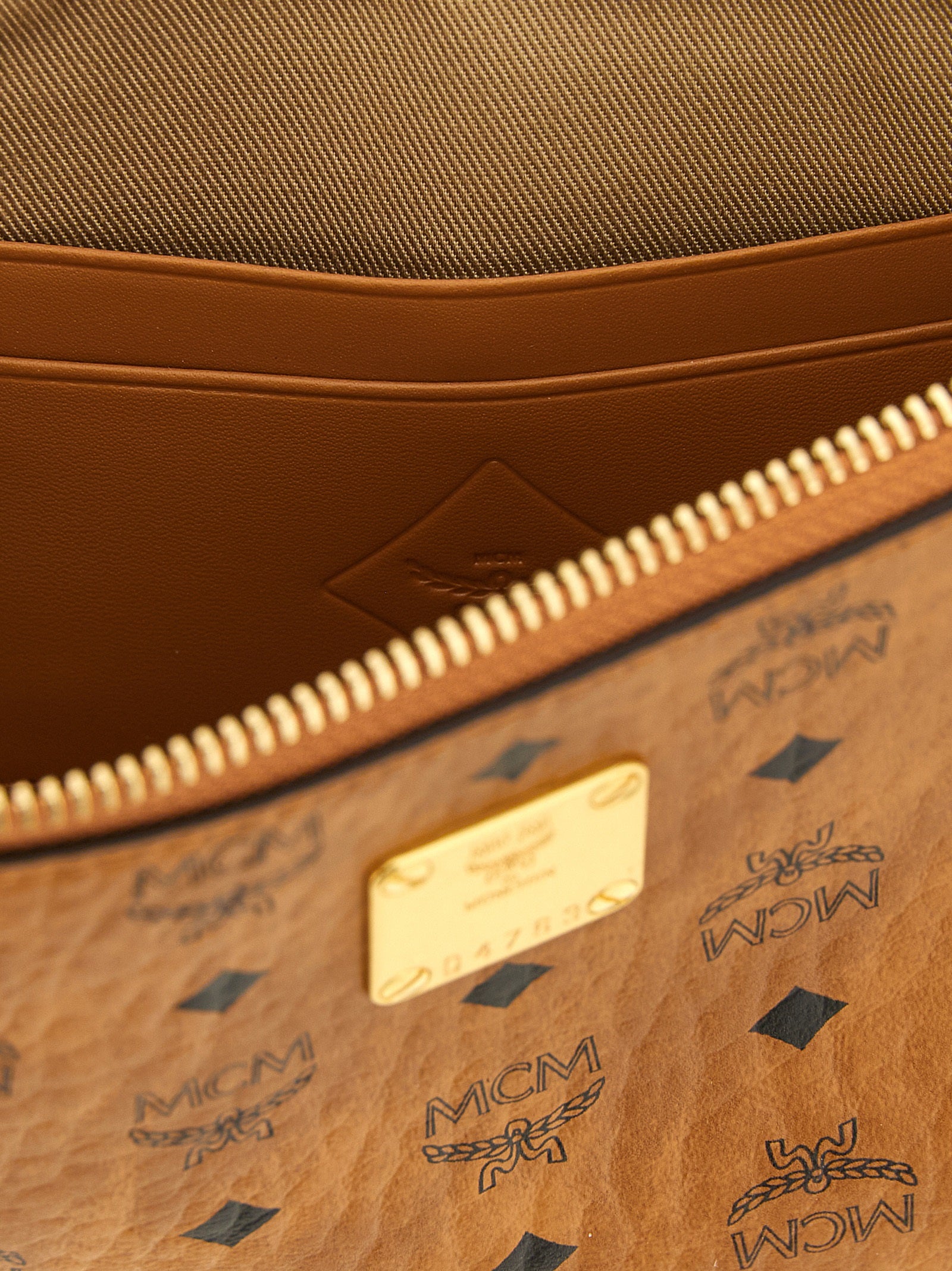 Braune Clutch aus Polyurethan