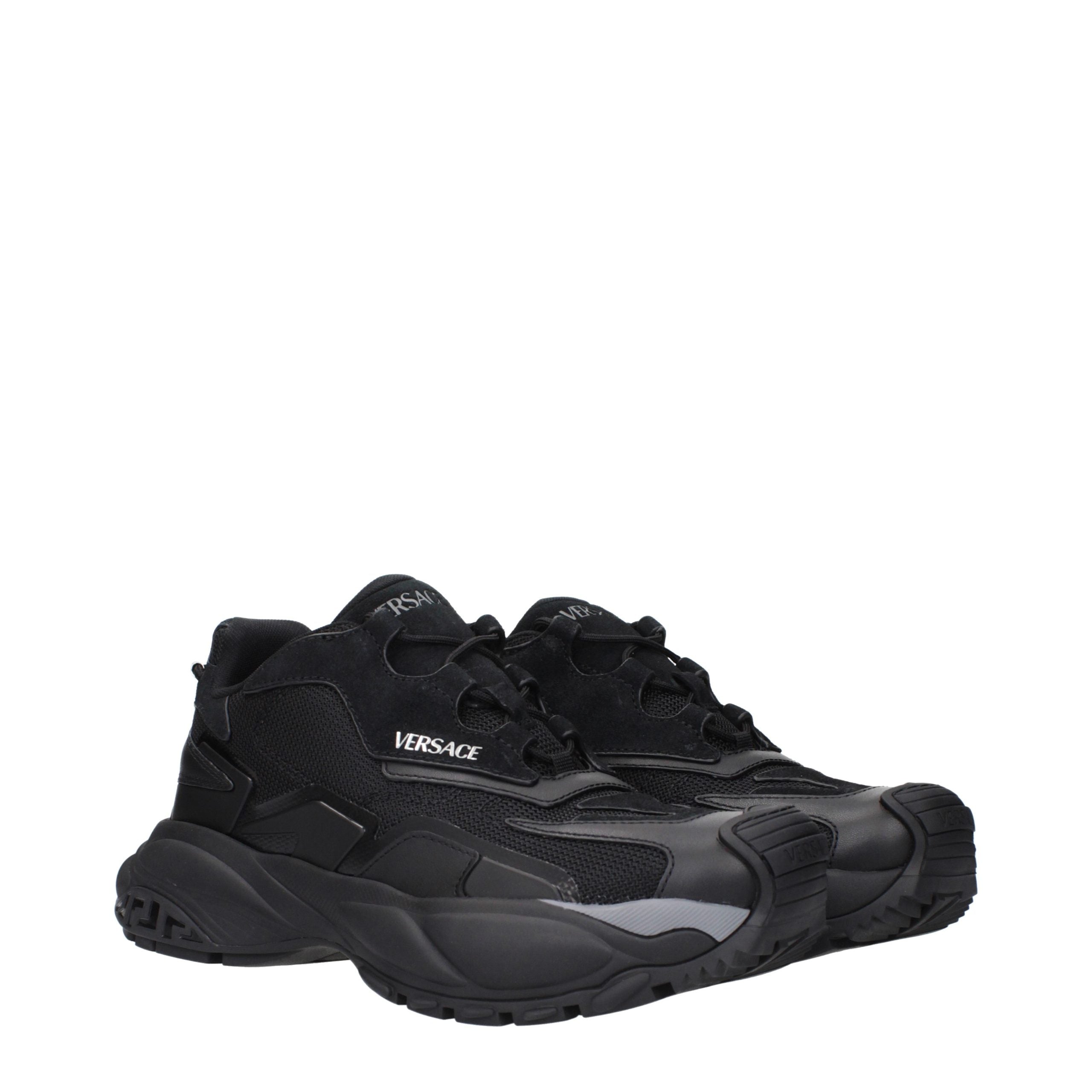 Schwarze Stoff-Sneaker mit klobiger Sohle