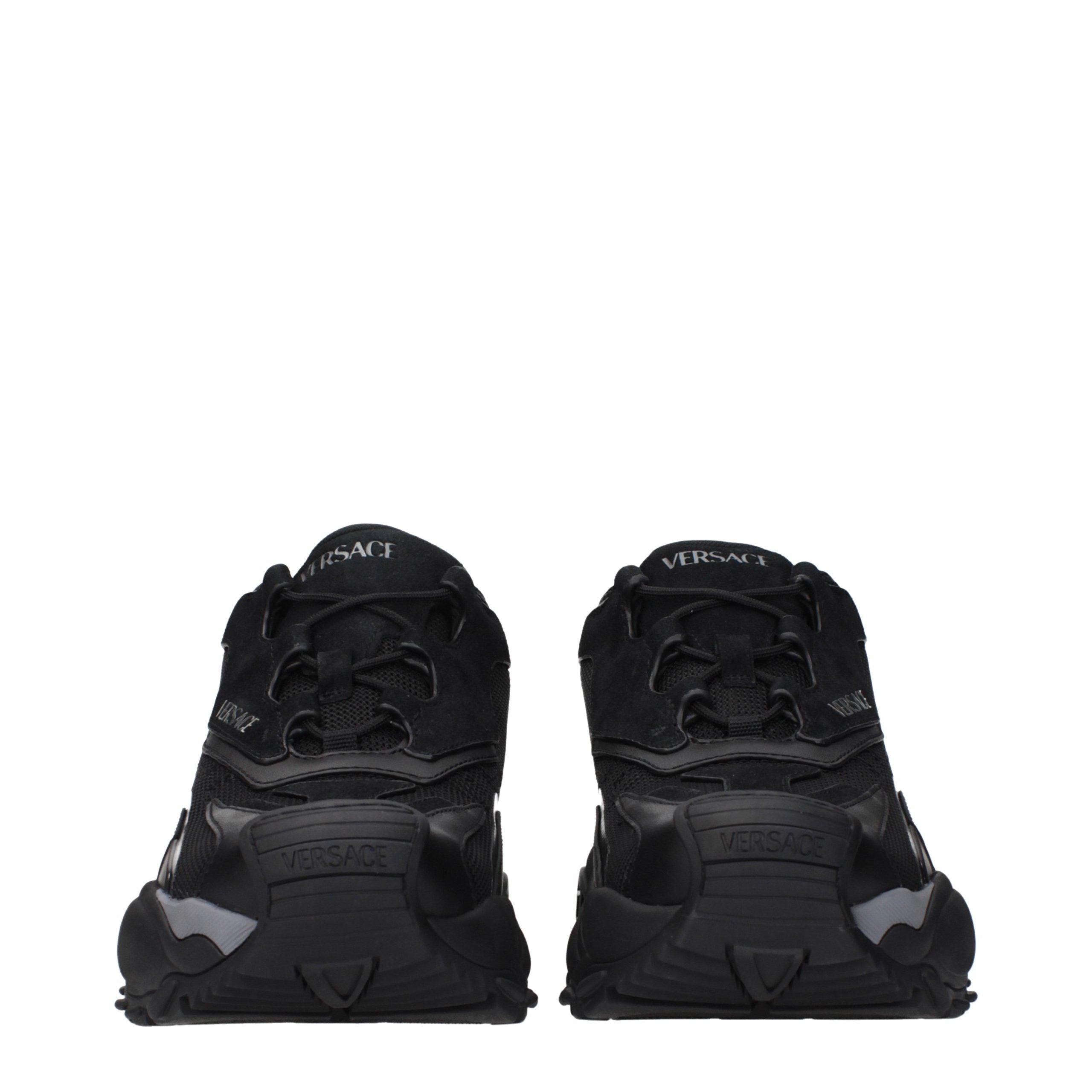 Schwarze Stoff-Sneaker mit klobiger Sohle