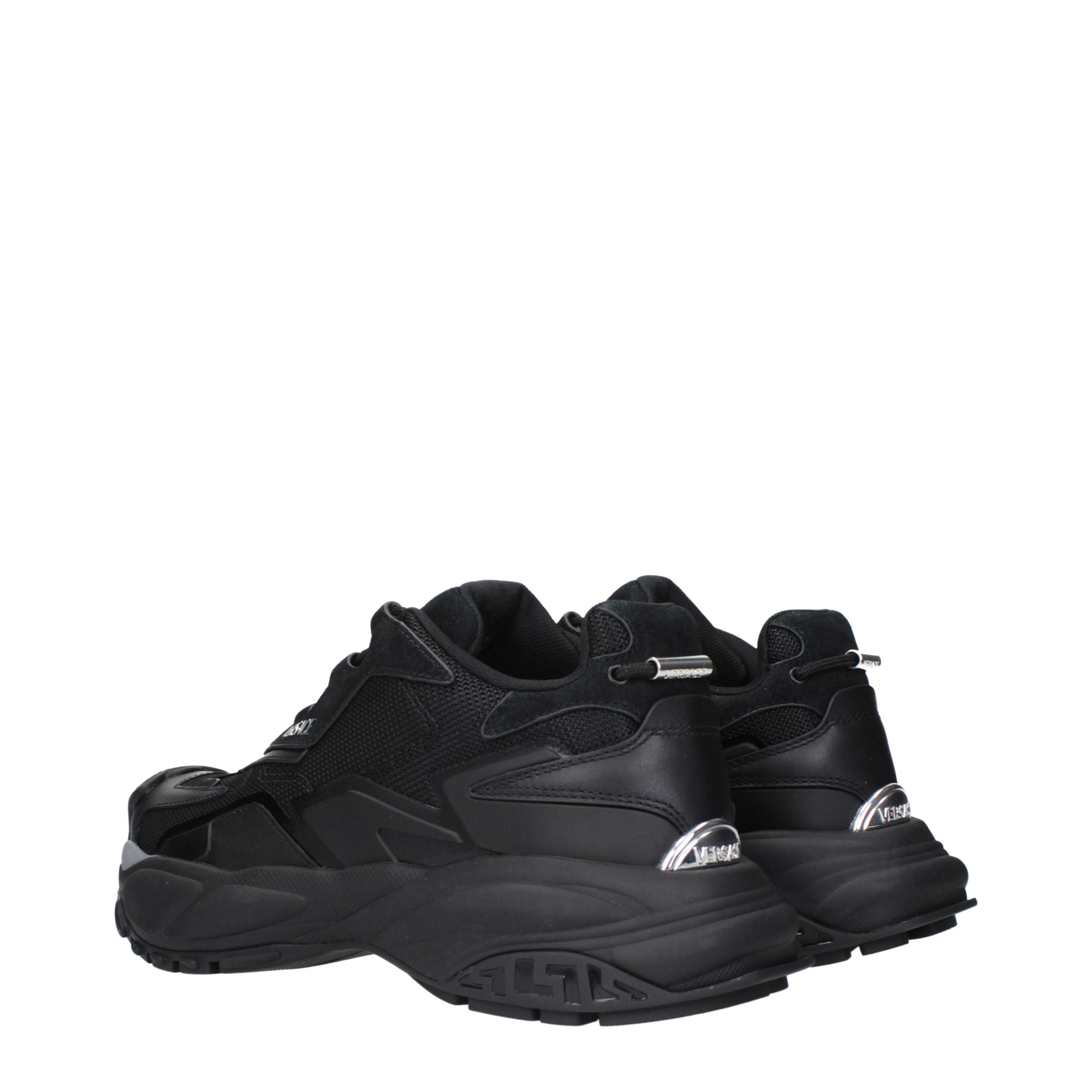 Schwarze Stoff-Sneaker mit klobiger Sohle
