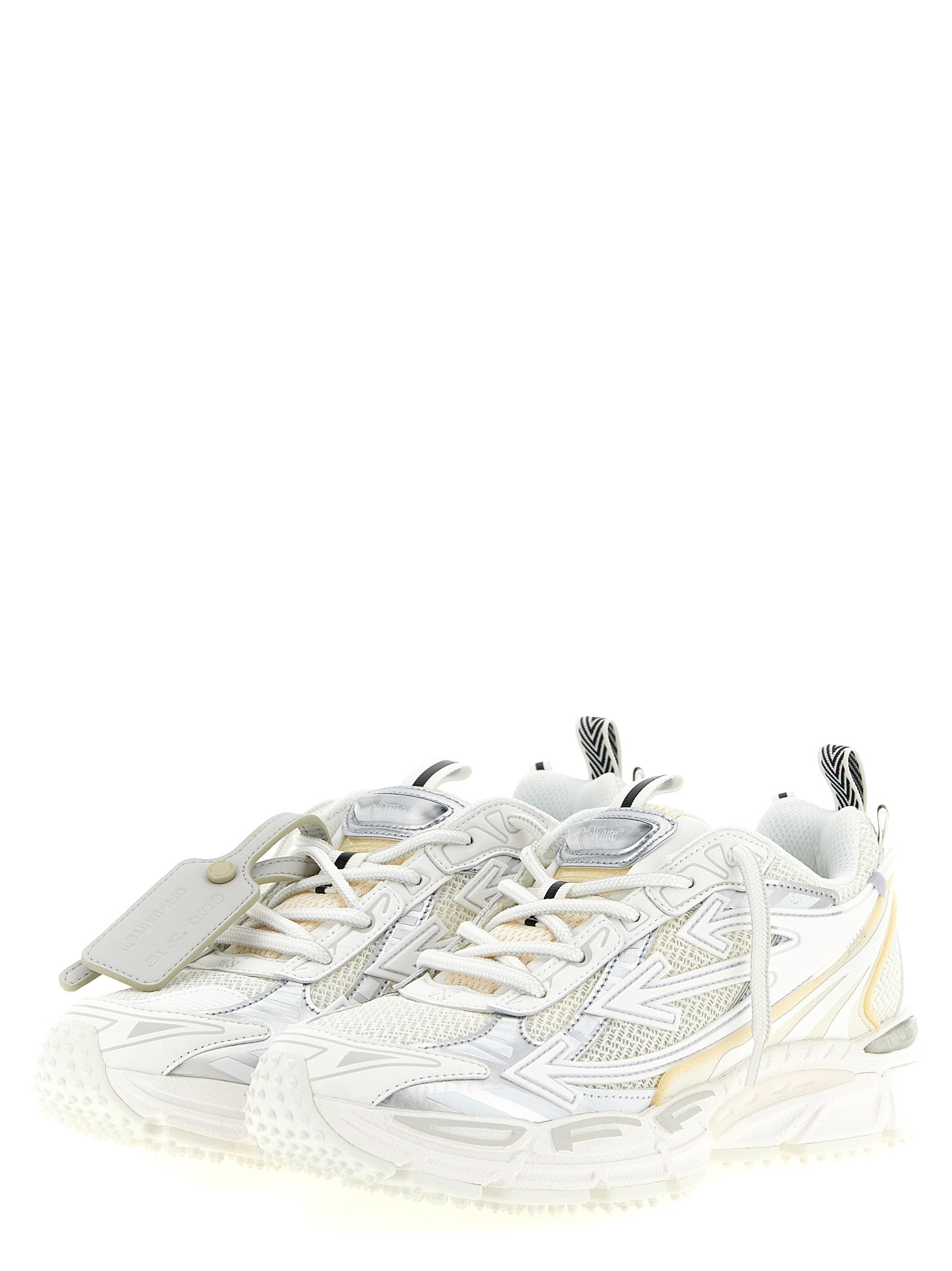 Weiße Sneaker aus Polyethylen
