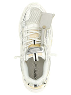 Weiße Sneaker aus Polyethylen
