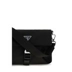 Schwarze Schultertasche aus recyceltem Polyamid