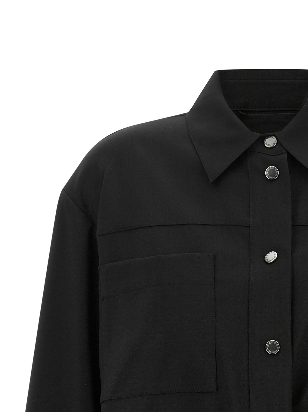 Schwarze Wolljacke in voller Länge