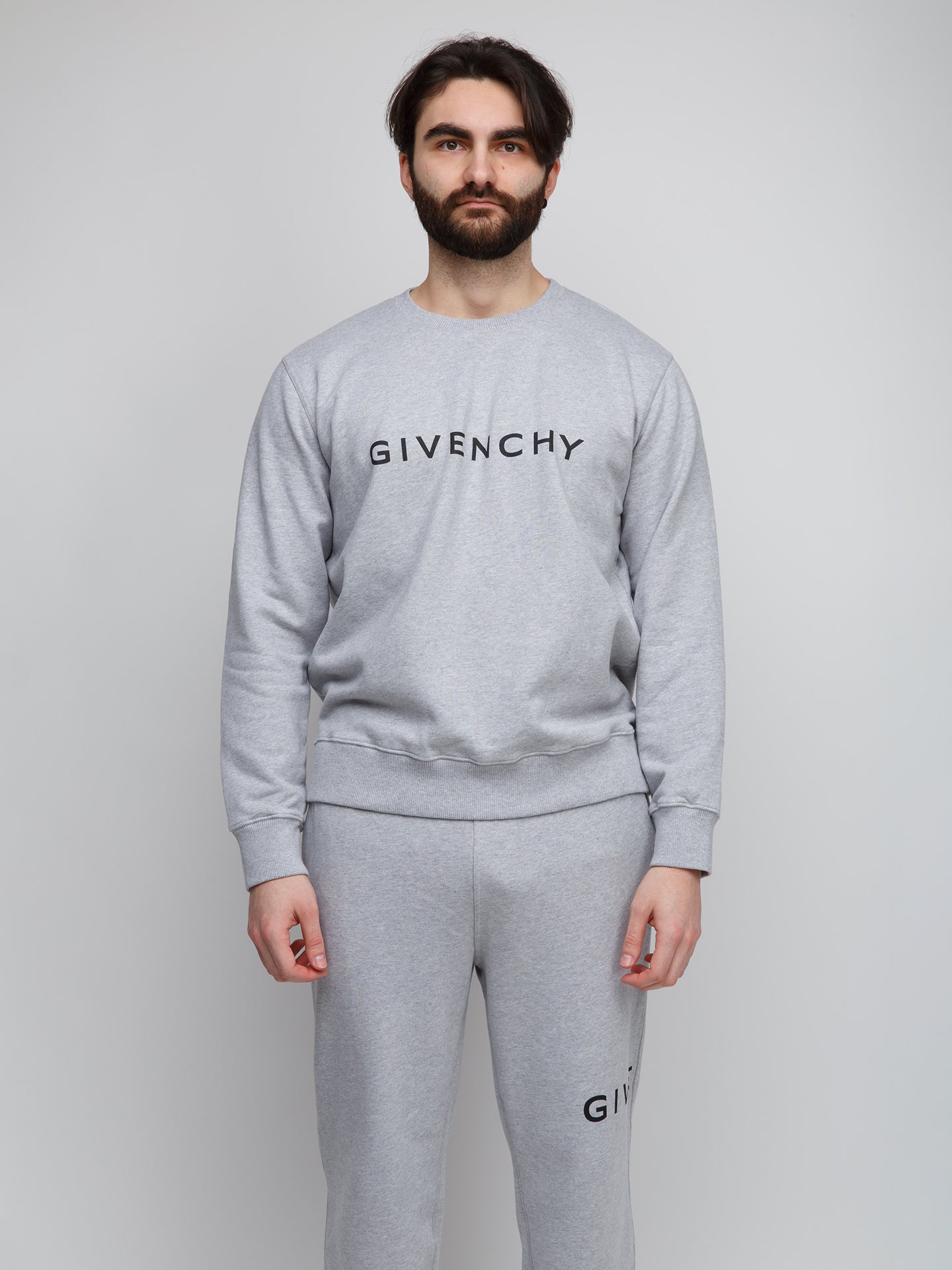 Grauer Baumwollpullover