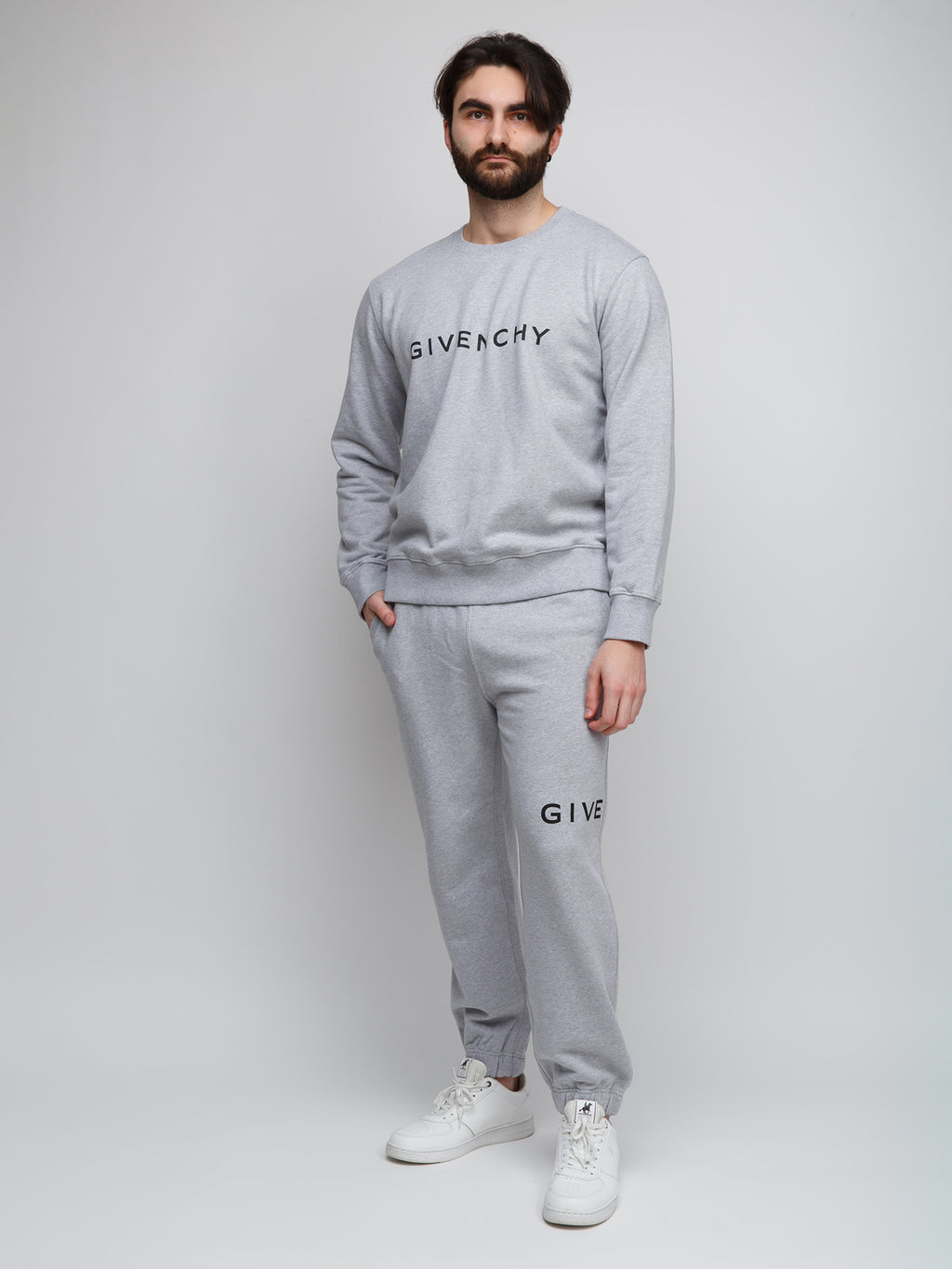 Grauer Baumwollpullover