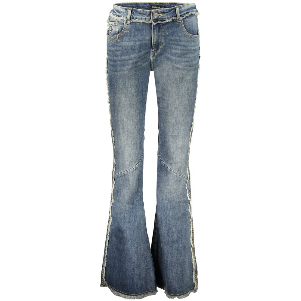 Blaue Baumwoll-Jeans mit ausgestelltem Bein