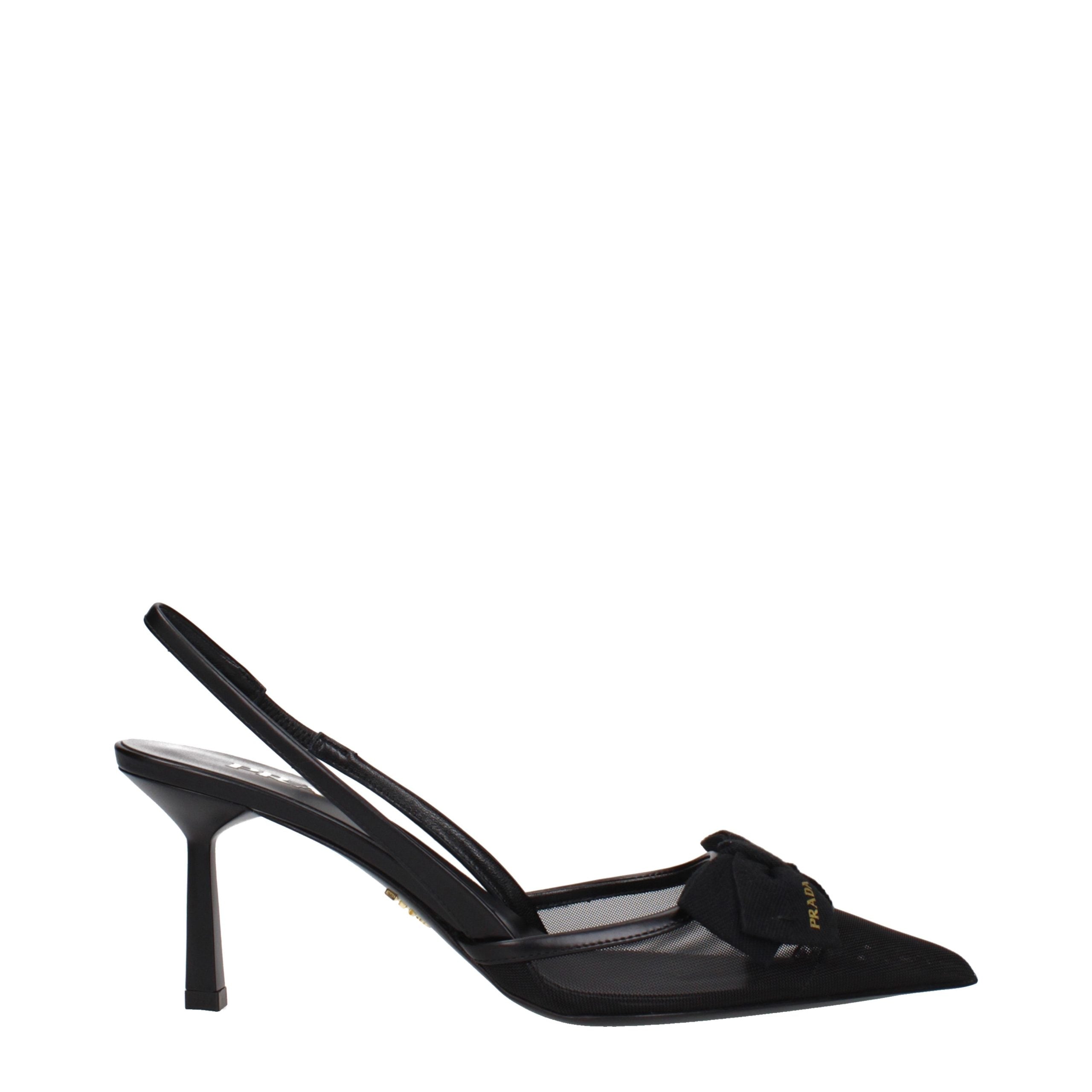 Schwarze Pumps mit hohen Absätzen aus Fasern
