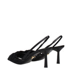 Schwarze Pumps mit hohen Absätzen aus Fasern