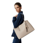 Goldene Polyethylen-Handtasche Guess