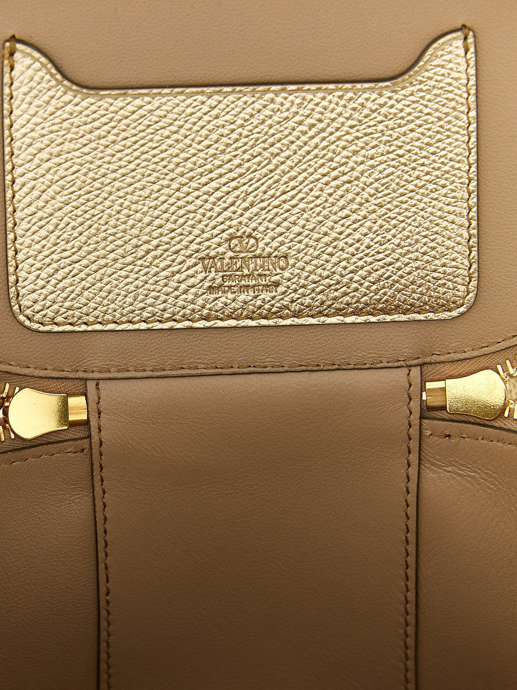 Handtasche aus Kalbsleder in Gold Valentino Garavani